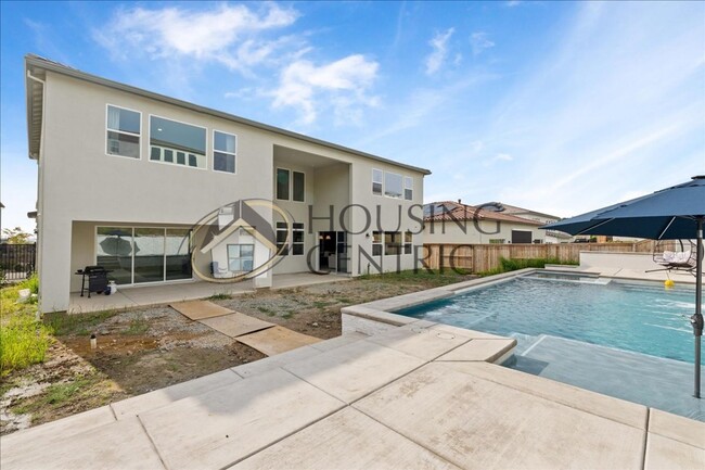 Foto del edificio - New Construction Executive Rental Home in ...