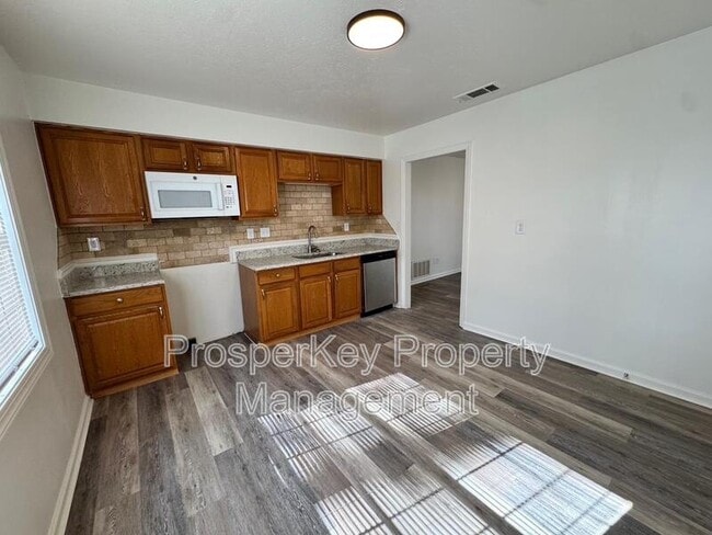 Foto del edificio - 6428 Luna Dr