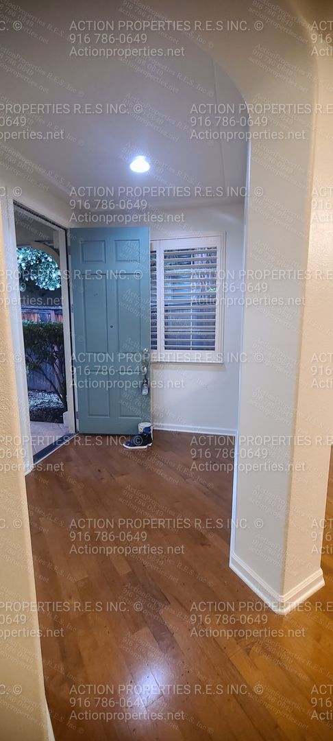 Building Photo - Roseville (Highland Park) 3 Bed Plus Den/O...
