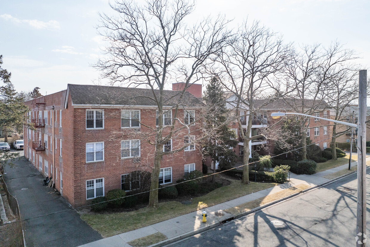 Building Photo - 30 Lenox Rd
