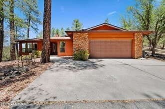 Building Photo - 1480 Cougar Trail