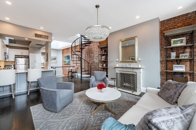 Building Photo - 265 Beacon Street Unit 5
