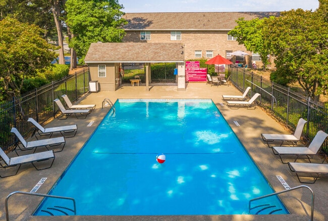 Building Photo - The Grove at Six Hundred Apartment Homes