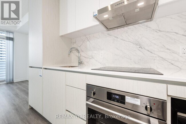 Building Photo - 28 Interchange Wy