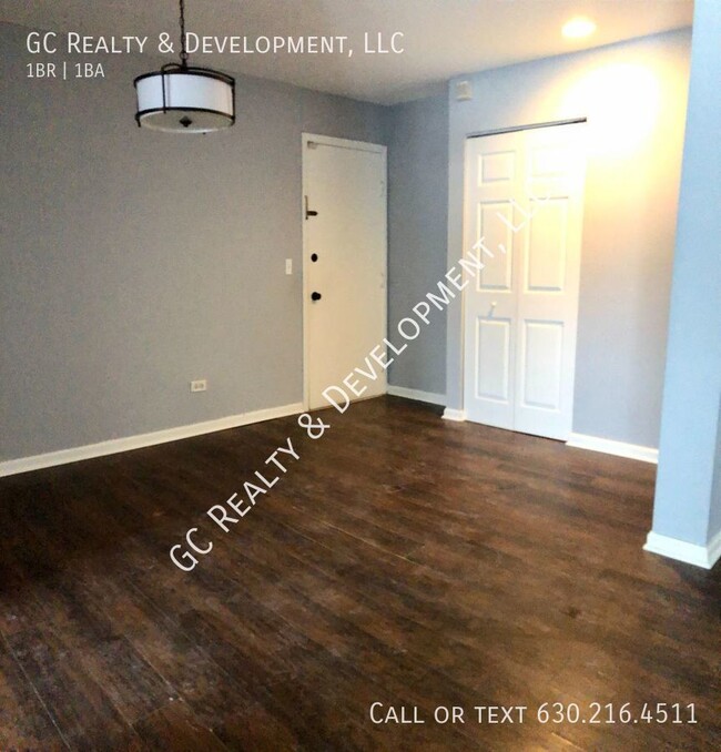 Building Photo - ***DOWNTOWN PALATINE- WALK TO METRA  / 1 B...