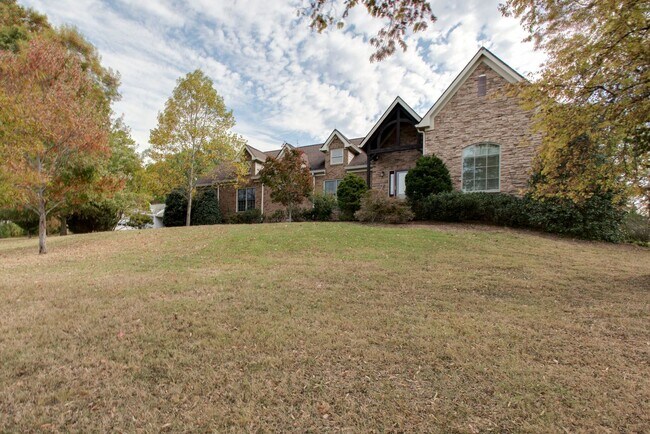 Foto del edificio - AVAILABLE NOW! 4-Bed/3.5-Bath in Williamso...