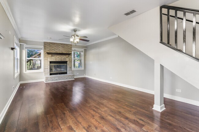 Building Photo - 1745 Paxton Dr
