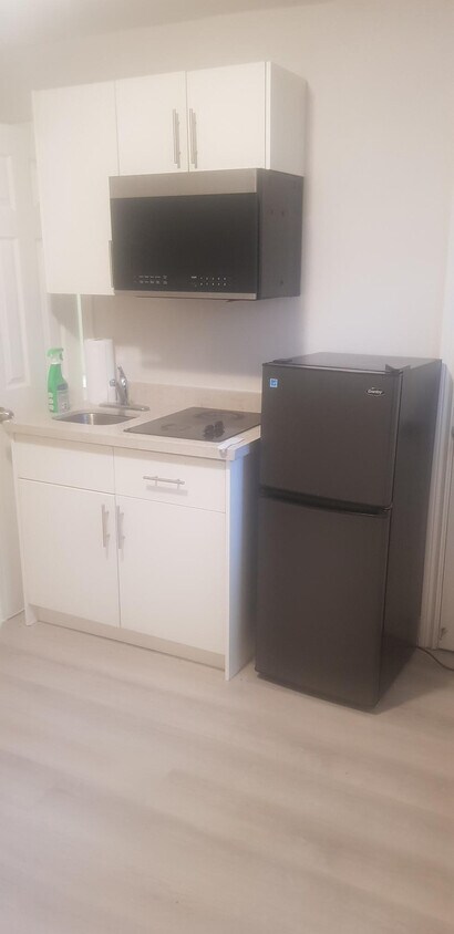 Photo du bâtiment - Studio Apartment for Rent