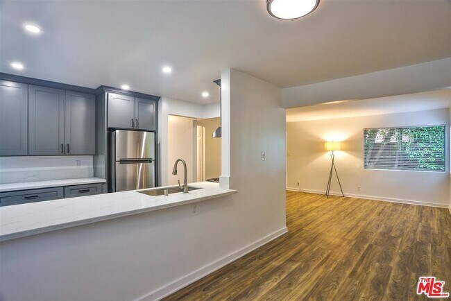 Building Photo - 1603 Oakwood Ave