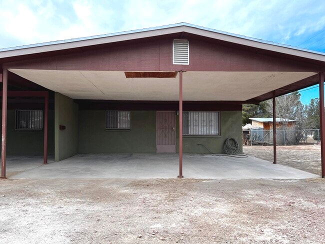 Building Photo - 647 Soya Dr