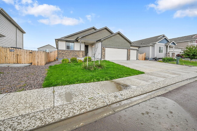 $2,550 - 4 Bed, 3 Bath Home in Colorado Sp... - $2,550 - 4 Bed, 3 Bath Home in Colorado Sp...