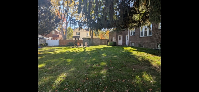 Building Photo - 208 Orchard Pl