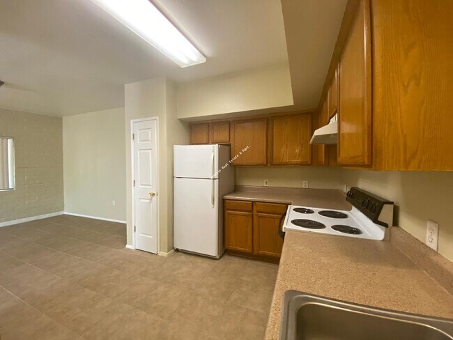 Foto del edificio - 3 bedroom 2 bath Townhouse