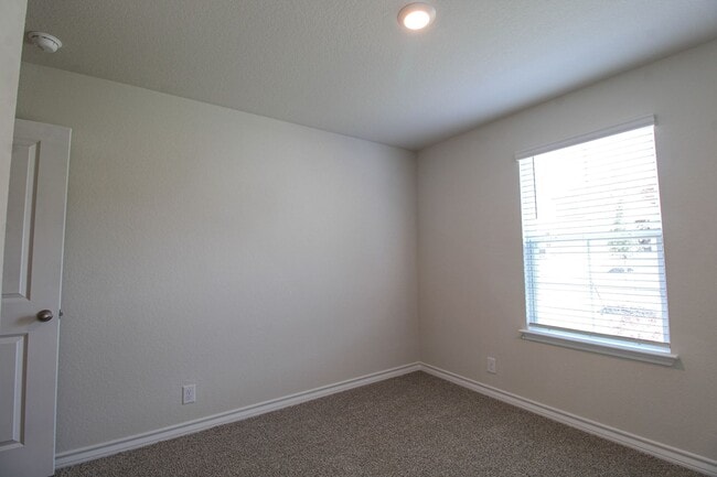 Foto del edificio - 21143 Gravel St
