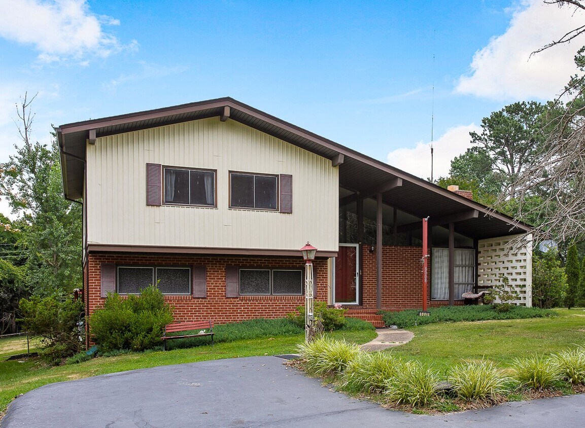 Primary Photo - Tranquil 3 Bed 1.5 Bath in Tuckahoe Coming...