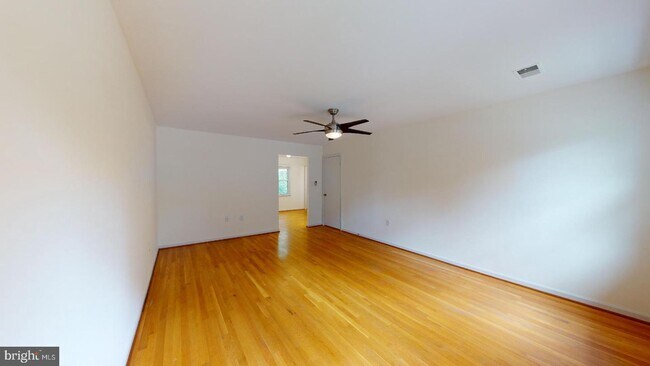 Foto del edificio - 8224 Riverside Rd