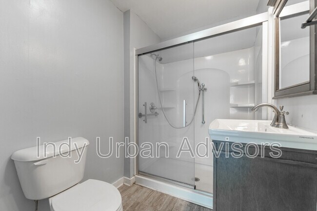 Foto del edificio - 724 E Pleasant Run Parkway North Dr