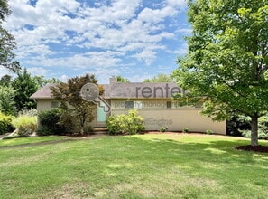 Building Photo - 1406 Highland Way