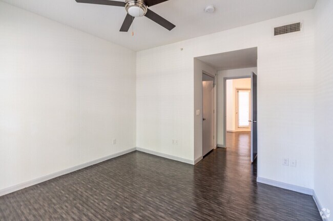 Building Photo - Comfort Meets City Living