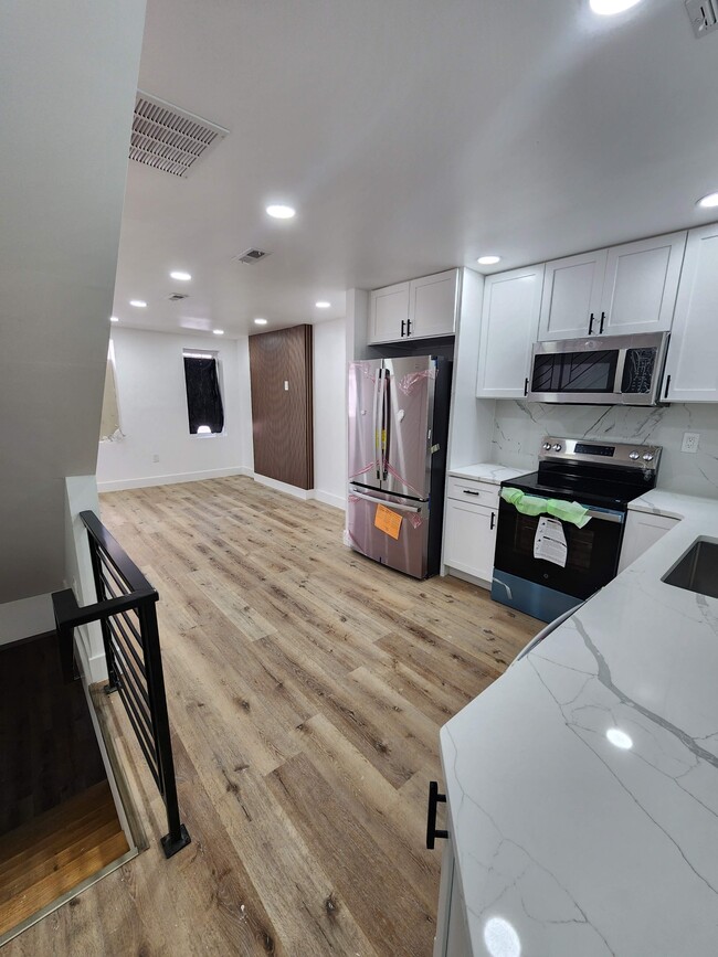 Photo - 1734 W Seybert St House