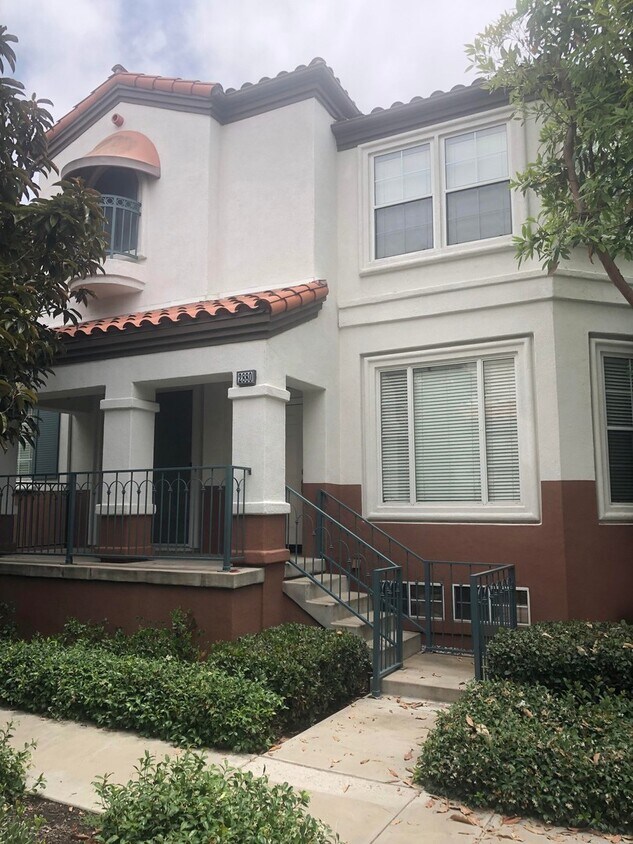 Spacious Tri-Level Townhome in Tustin Ranch - Spacious Tri-Level Townhome in Tustin Ranch