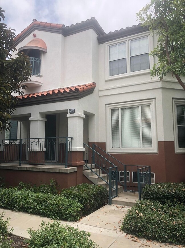 Spacious Tri-Level Townhome in Tustin Ranch - Spacious Tri-Level Townhome in Tustin Ranch