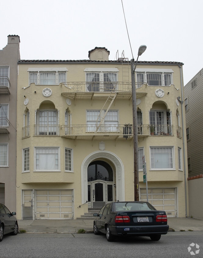 Building Photo - 86 Parker Ave