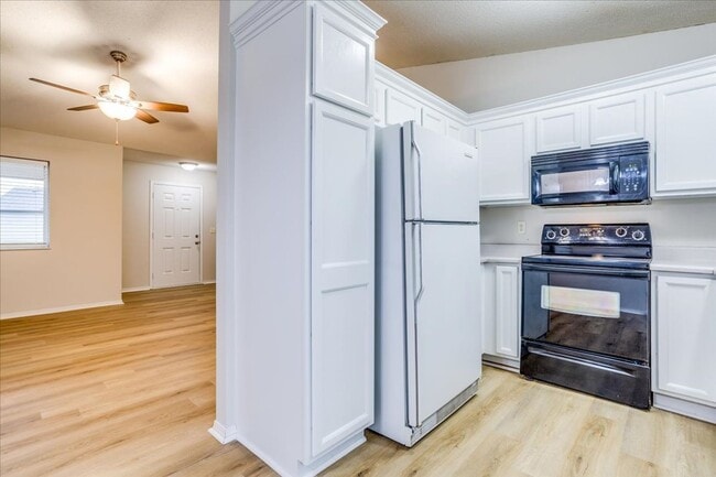 Building Photo - Adorable 3 bed, 1 bath