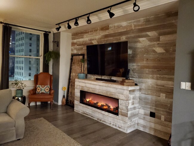 Building Photo - 306 4th Ave