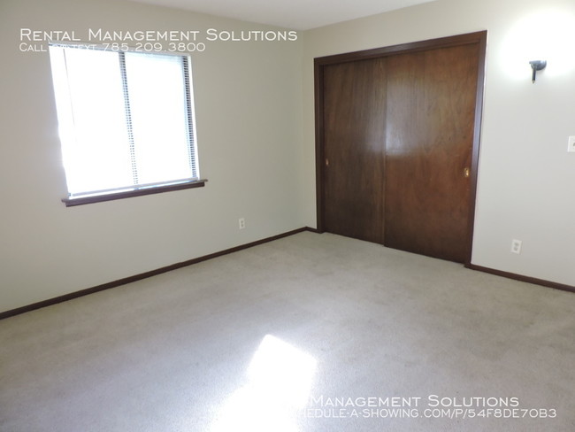 Building Photo - Bluewood East Apts- 2 BR 1 Bath