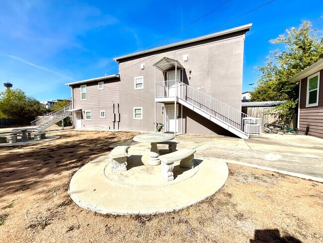 Foto del edificio - 319 S Olive St