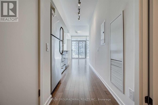 Building Photo - 105 The Queensway