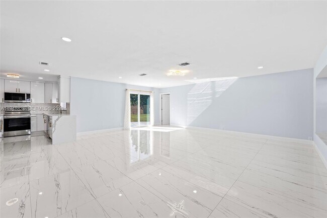 Foto del edificio - 1720 SW 13th St