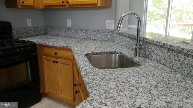 Foto del edificio - 219C Fernwood Pl