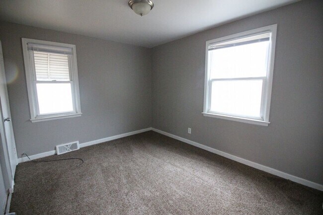 Building Photo - Great 4 Bedroom in Hazel Park