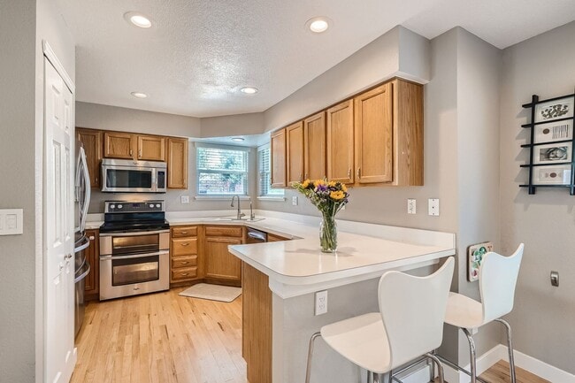 Building Photo - Wonderful 3 BDR Home Backs to Park
