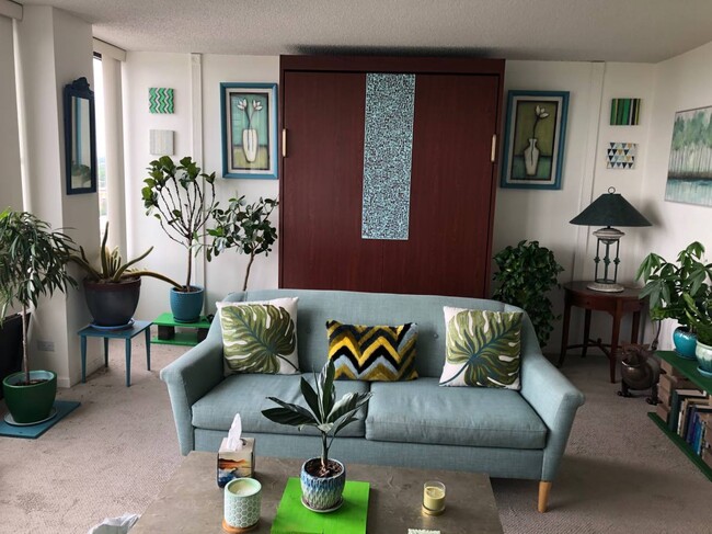 Building Photo - 5320 N Sheridan Rd