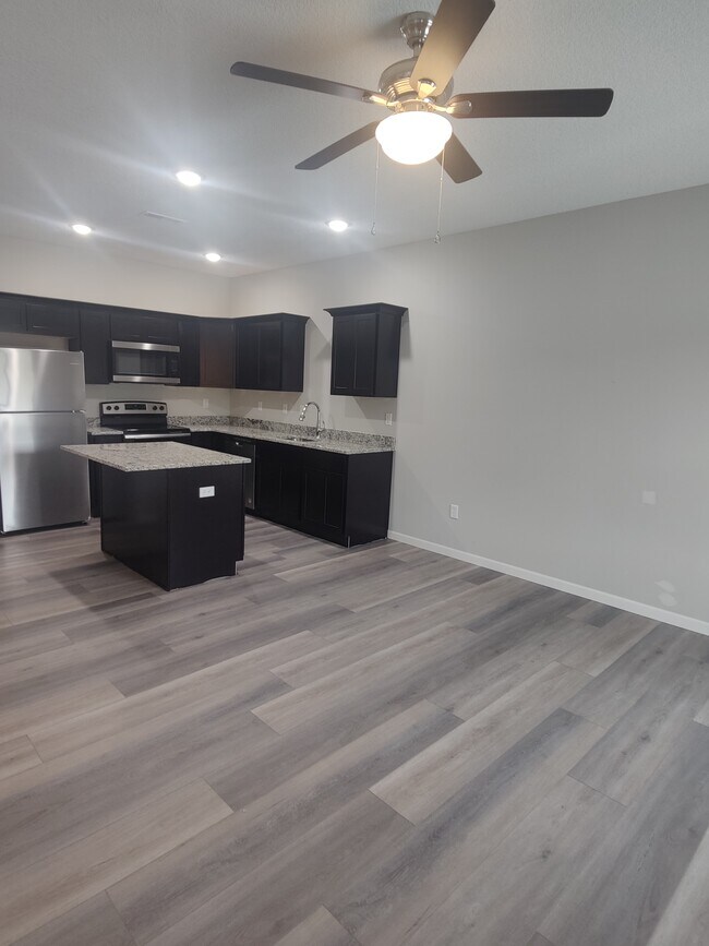 Building Photo - 5552 Gray
