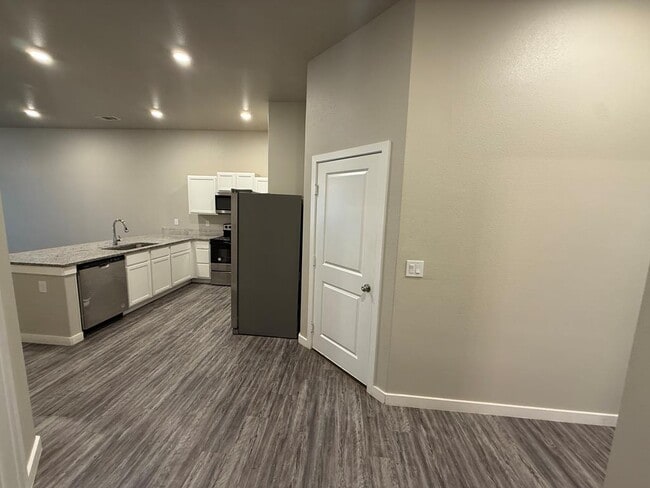 Building Photo - 67 Maverick Dr