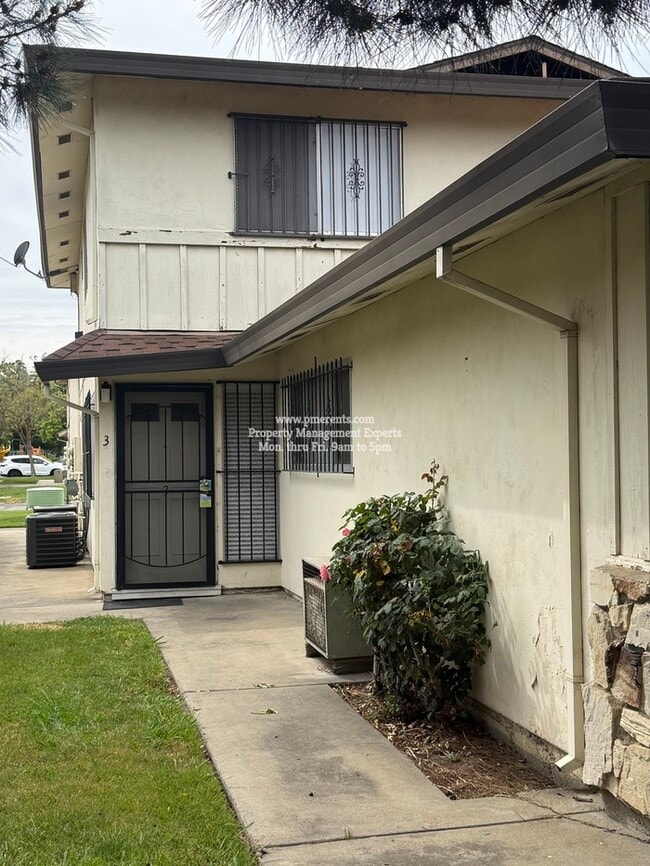 Building Photo - 1331 Pinetree Dr