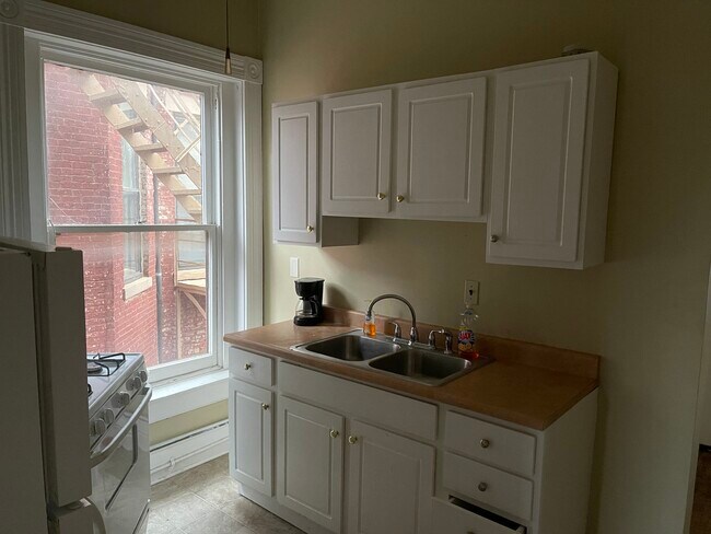 Building Photo - 1466 Saint James Ct