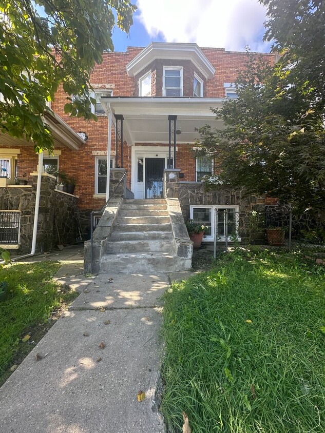 Foto principal - Four-bedroom townhouse in Baltimore