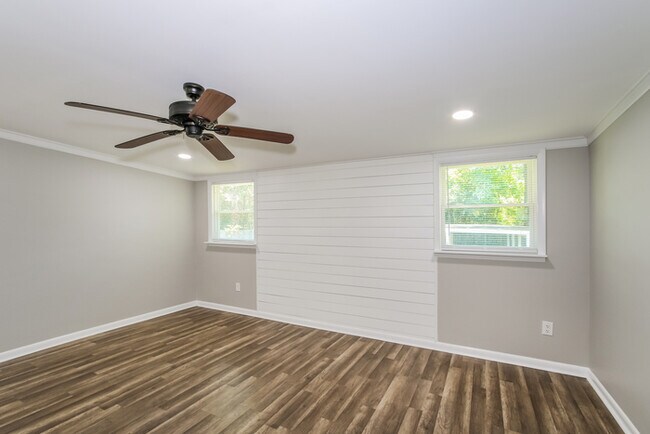 Building Photo - Beautiful Brick Ranch