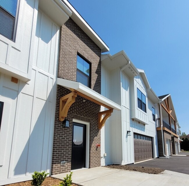 Building Photo - 1920 Edwards St