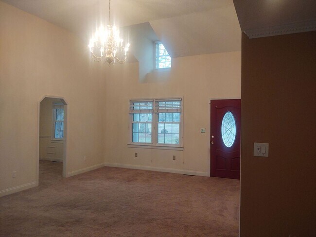 Building Photo - Beautiful 3 bedroom 3 bathroom house avail...