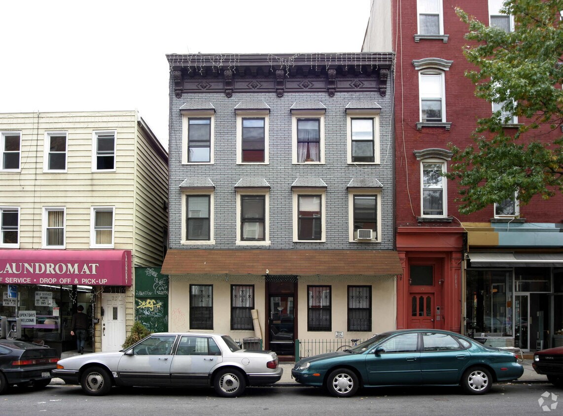 Primary Photo - 77 Berry St