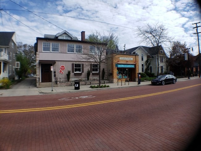 Building Photo - Heart of Cherry Street UTILITIES INCLUDED 1 b