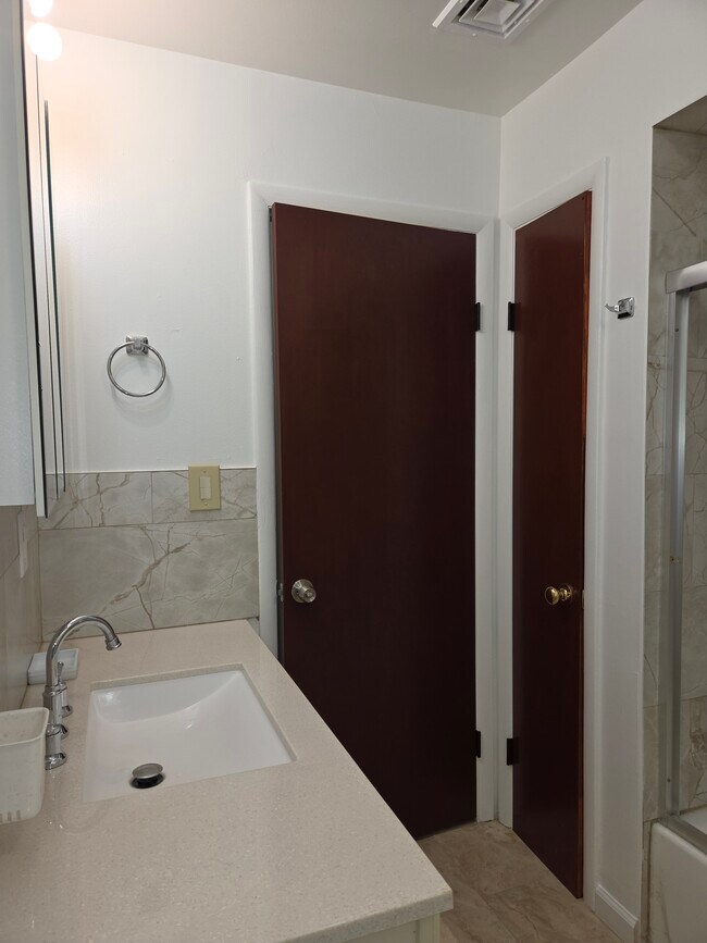 Foto del edificio - 213 E 9th Ave