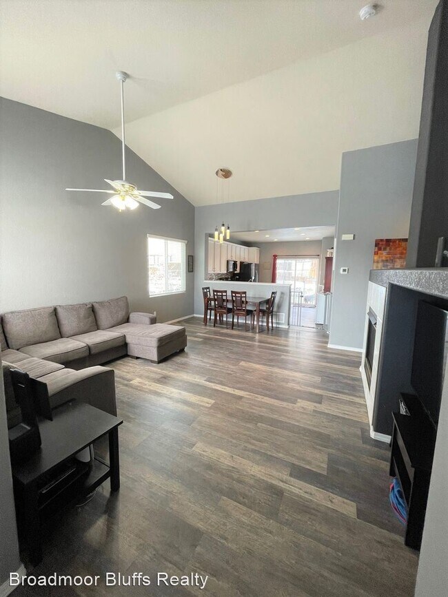 Foto del edificio - 6452 Shimmering Creek Dr