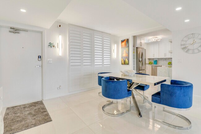 Foto del edificio - 130 Lakeshore Dr